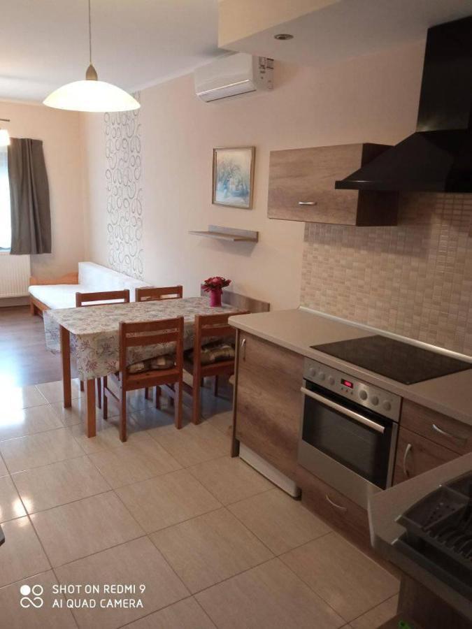 Besenyei Apartman Sárvár المظهر الخارجي الصورة