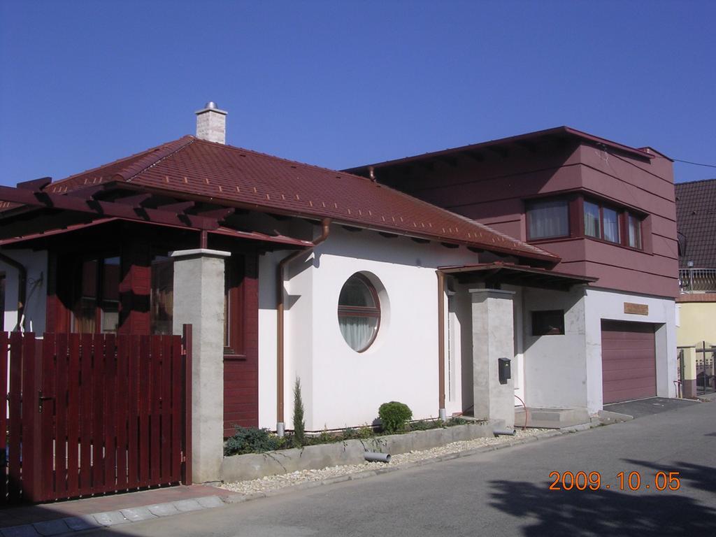 Besenyei Apartman Sárvár المظهر الخارجي الصورة